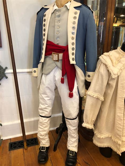 revolutionary war uniforms and equipment